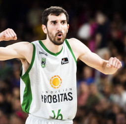 [1-1] Una versión coral y orgullosa de la Penya iguala la eliminatoria (81-87)