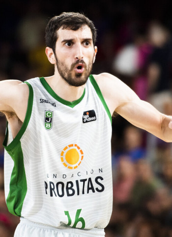 [1-1] Una versión coral y orgullosa de la Penya iguala la eliminatoria (81-87)
