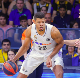 Real Madrid sale líder de Tenerife gracias al último cuarto (67-80)
