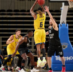 Luchada tercera victoria del Dreamland Gran Canaria en Trento, 73-87