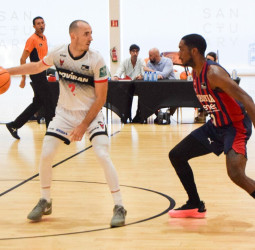Howard lidera la victoria del Baskonia frente al Coviran Granada (86-80)