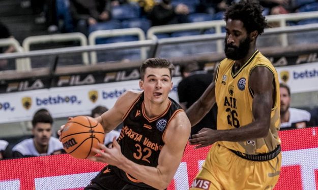 Steve Vasturia, cerca del Zalgiris Kaunas