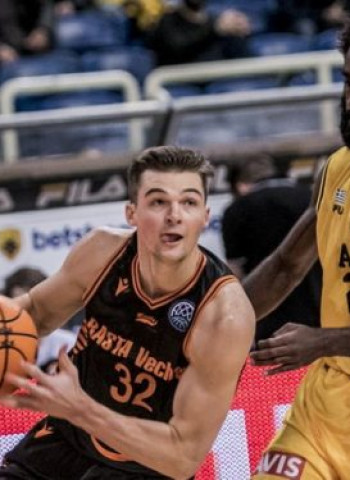 Steve Vasturia, cerca del Zalgiris Kaunas