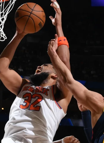 Curry celebra su cumpleaños con una nueva victoria, 94-97
