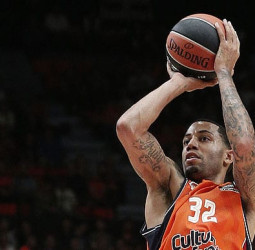La cuarta del Valencia Basket llega con emoción en Murcia (91-93)