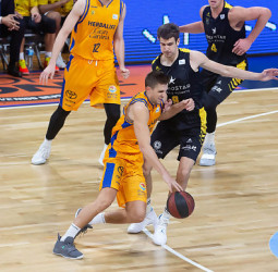 El acierto desde el 4,60 clave para que Herbalife Gran Canaria se llevara el derbi canario (86-90)