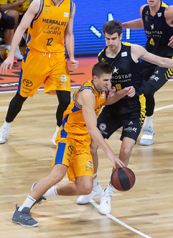 El acierto desde el 4,60 clave para que Herbalife Gran Canaria se llevara el derbi canario (86-90)