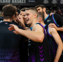 Hakanson, Delgado y Bigote lideran la vital remontada bilbaína (80-76)
