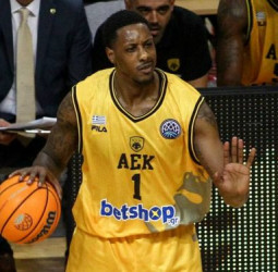 Mario Chalmers, alternativa para los Angeles Lakers en el puesto de base