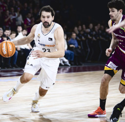 El Real Madrid se coloca líder en solitario, 84-95