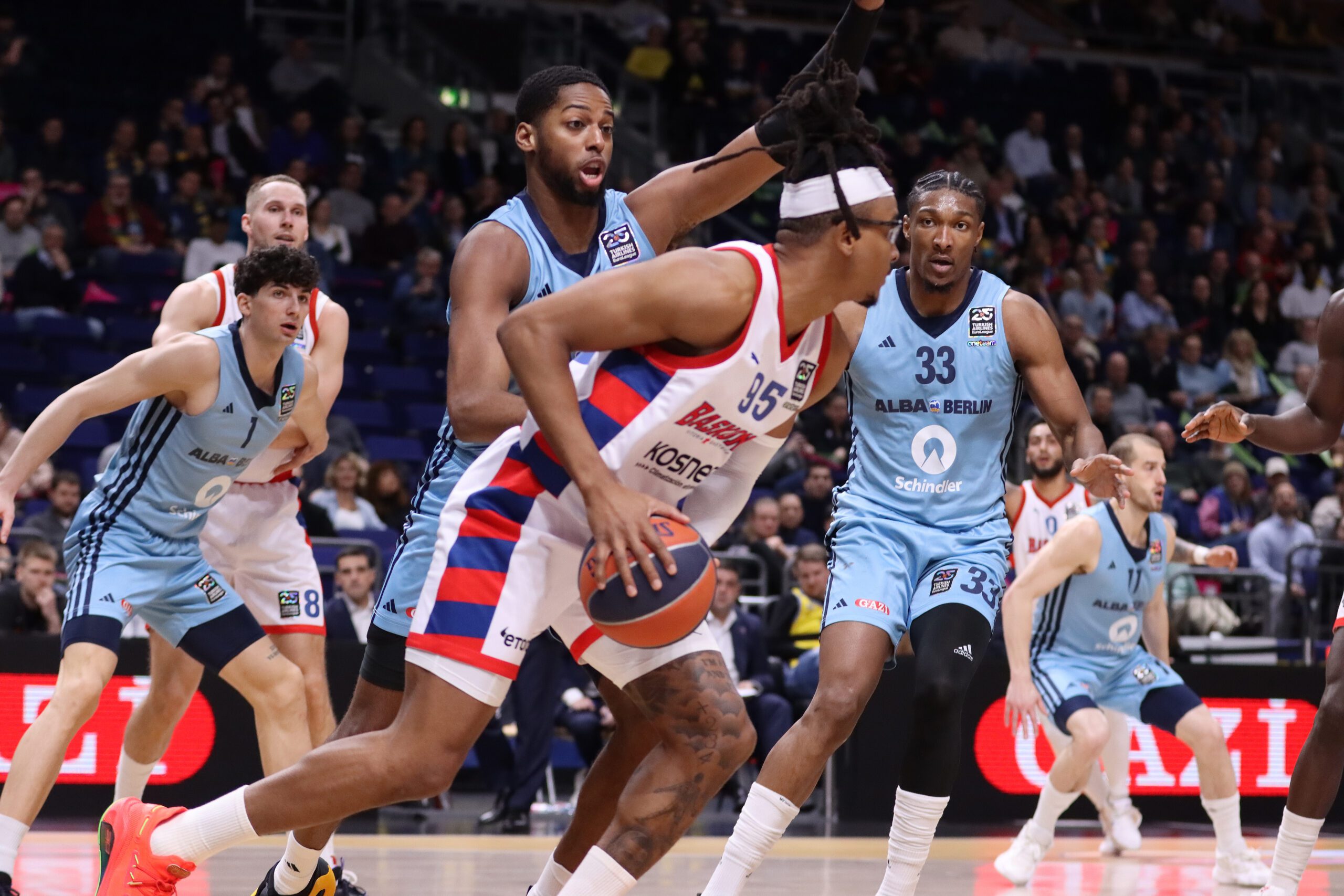 El ALBA Berlín cierra las posibilidades del Baskonia, 97-90