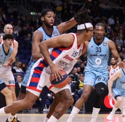 El ALBA Berlín cierra las posibilidades del Baskonia, 97-90