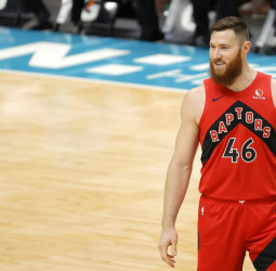 Aron Baynes, posibilidad interior para los Golden State Warriors
