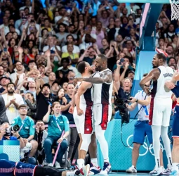 USA tiene que remontar diecisiete puntos para llegar a la final, 95-91