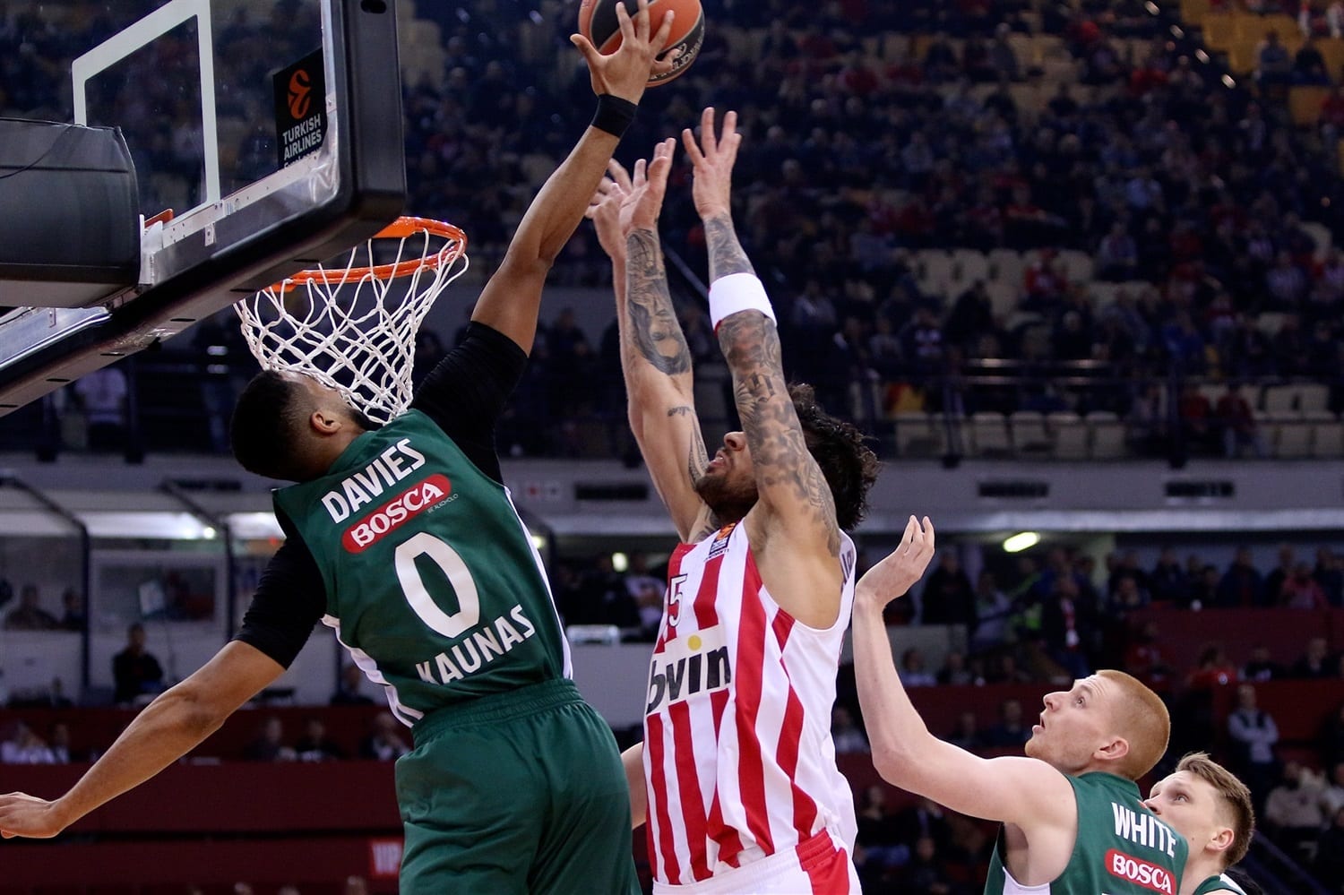Zalgiris gana en el Pireo y se agarra a su último tren para estar en los playoffs (68-72)
