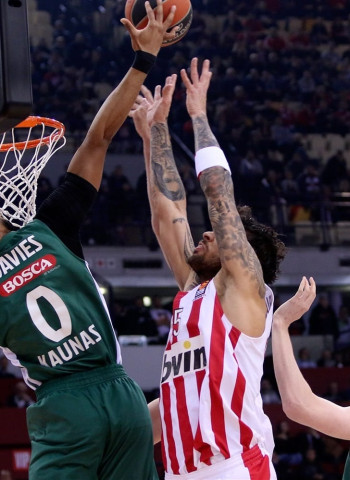Zalgiris gana en el Pireo y se agarra a su último tren para estar en los playoffs (68-72)