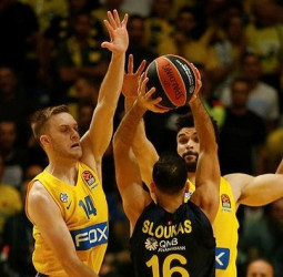 El Maccabi hunde un poco más al Fenerbahce (67-55)