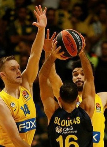 El Maccabi hunde un poco más al Fenerbahce (67-55)