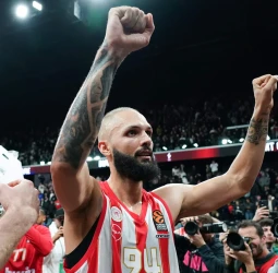 Olympiacos asegura a Evan Fournier hasta 2028