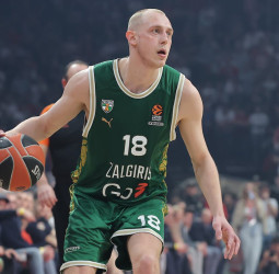 Alen Smailagić, a un paso de reforzar el juego interior de la Virtus Bologna