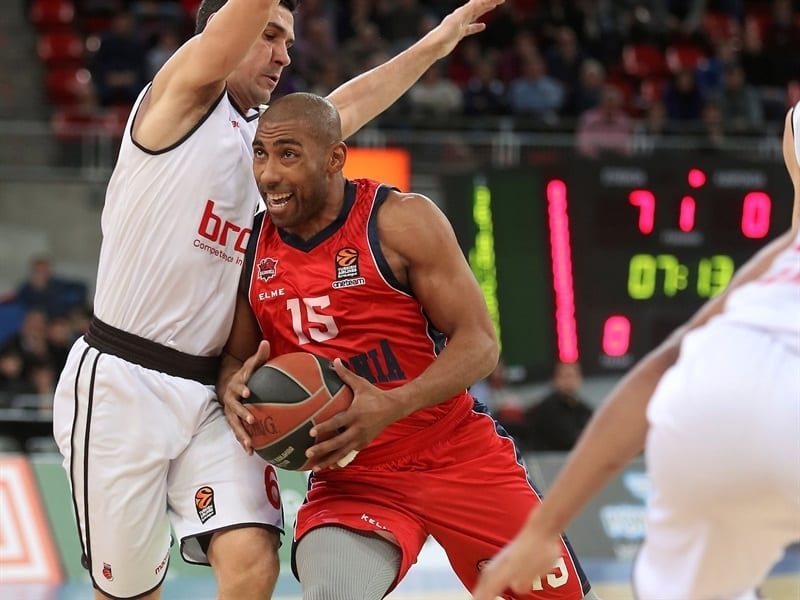 Baskonia no tiene problemas para vencer al Brose Baskets (103-79)