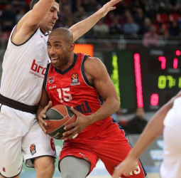 Baskonia no tiene problemas para vencer al Brose Baskets (103-79)