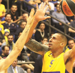 Diamon Simpson ficha por el Trotamundos venezolano