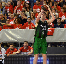 El Olímpic acoge un derbi de playoff contra el Baxi Manresa