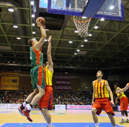 Una difícil reválida para el punto de inflexión del Baloncesto Sevilla en el Palau Blaugrana