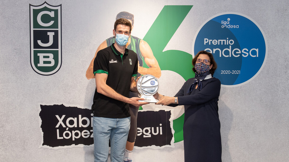 Xabi López-Arostegui recibe el Premio Endesa 2021