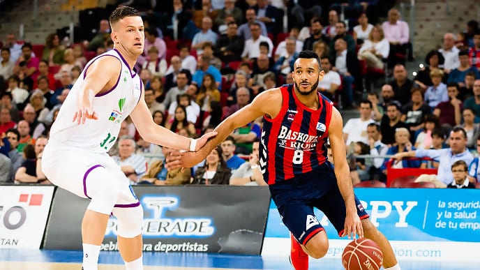 El Unicaja asalta el Buesa Arena (75-79)