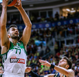 Fenerbahçe Beko sigue de cerca a Omer Yurtseven pero sin oferta formal