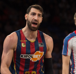 Los baskonistas se imponen con claridad a Monbus Obradoiro en el Buesa Arena (83-69)