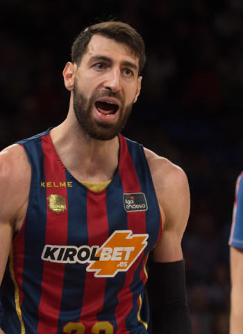 Los baskonistas se imponen con claridad a Monbus Obradoiro en el Buesa Arena (83-69)