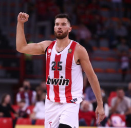 Isaiah Canaan y Alec Peters, un año más en el Olympiacos