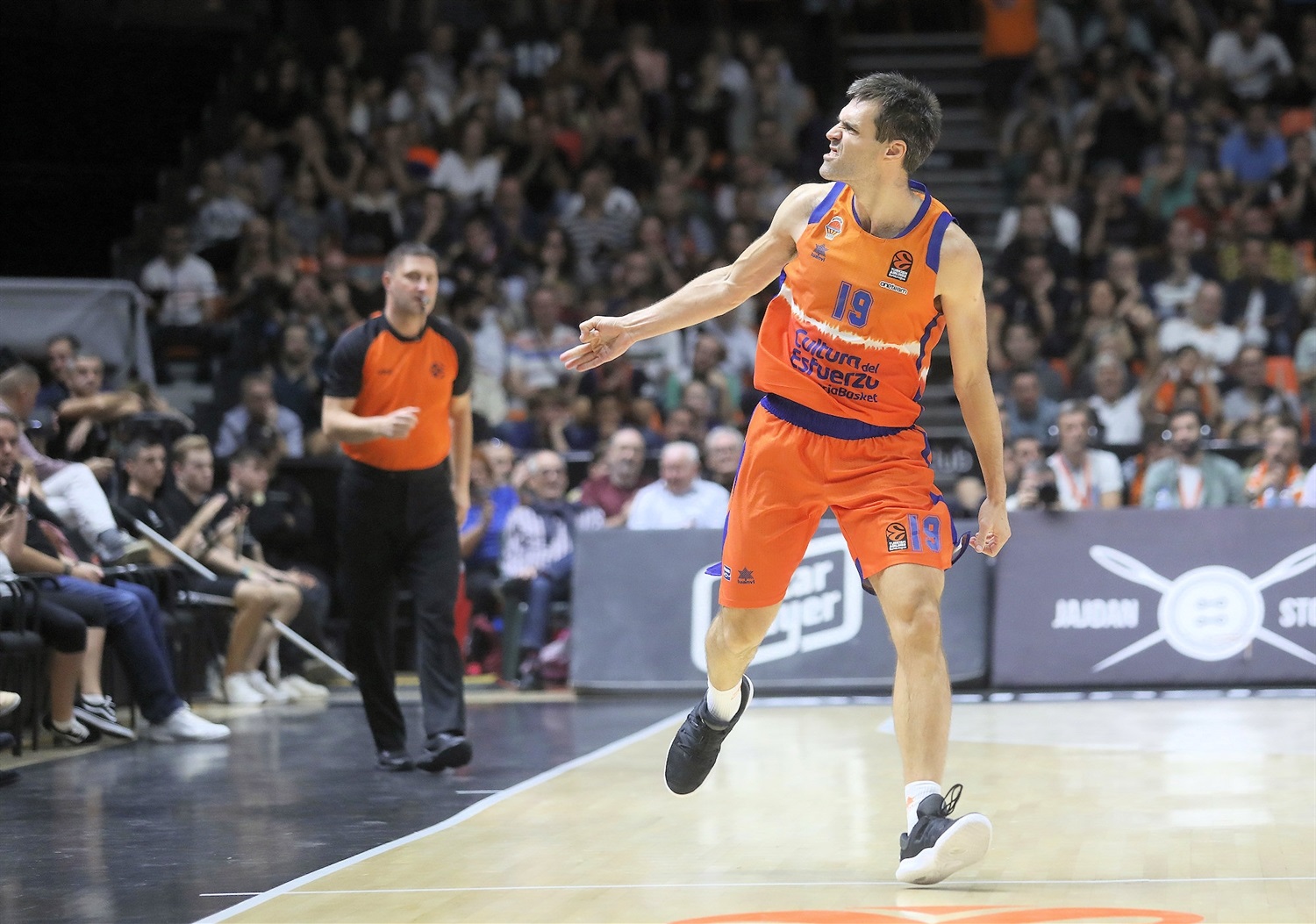 Valencia Basket consigue en la Fonteta su 1ª victoria de la Euroleague (81-72)