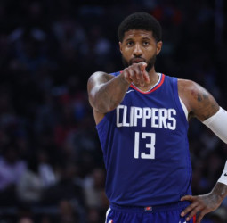 Paul George, agente libre