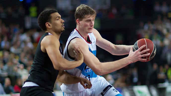 El Monbus Obradoiro acaba con su mala racha en Bilbao (74-84)