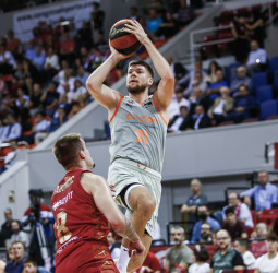 Cazoo Baskonia supera a domicilio al Casademont Zaragoza (83-97)