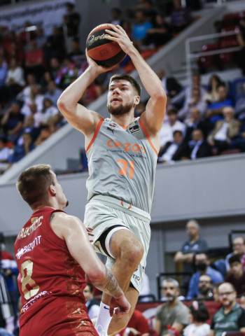 Cazoo Baskonia supera a domicilio al Casademont Zaragoza (83-97)