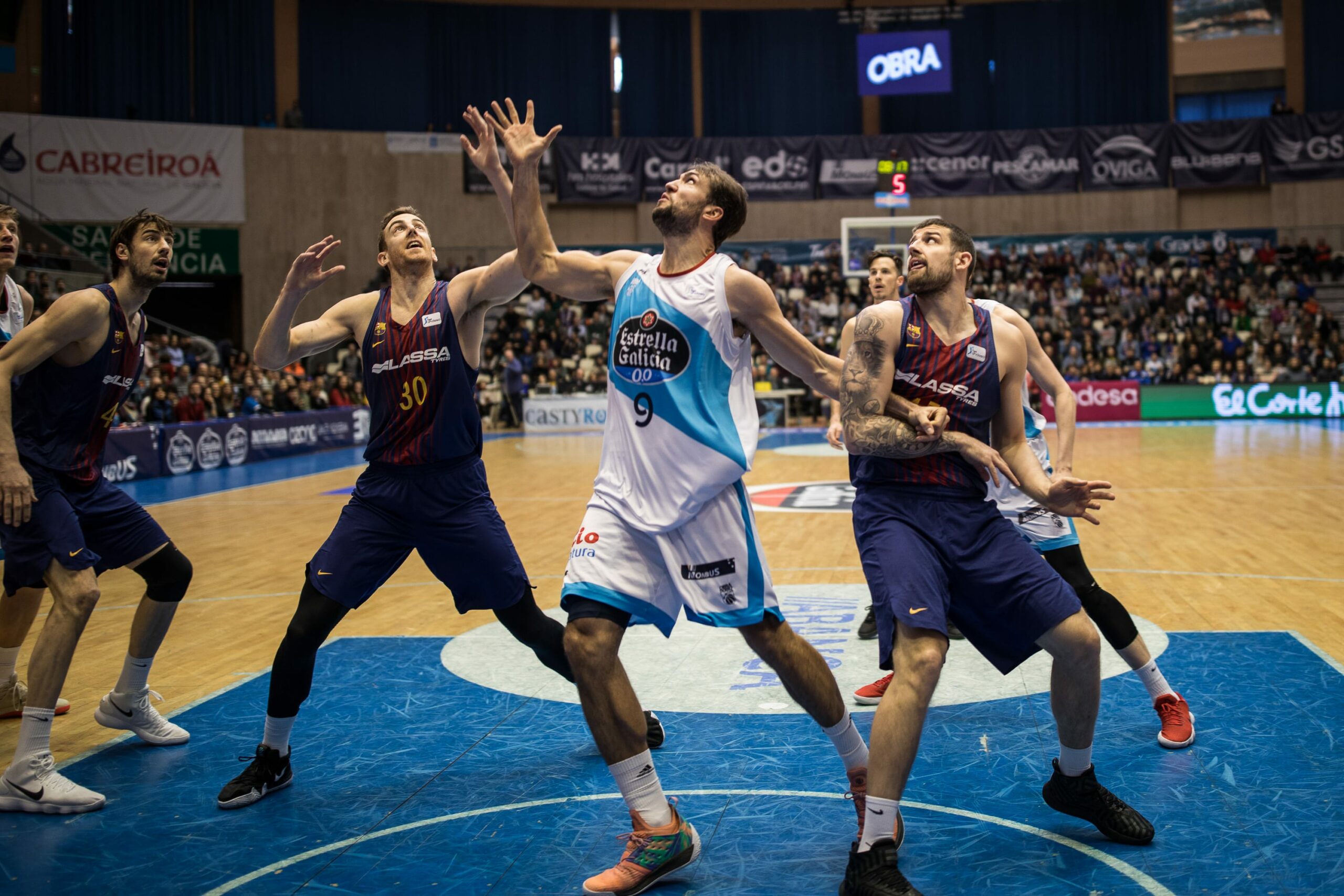 El Barcelona sale vivo del Sar (73-76)