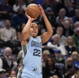 Aldama destaca ante unos Mavericks sin Luka Doncic