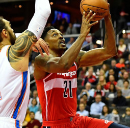 Los Lakers reactivan la opción de Dwight Howard tras la lesión de DeMarcus Cousins