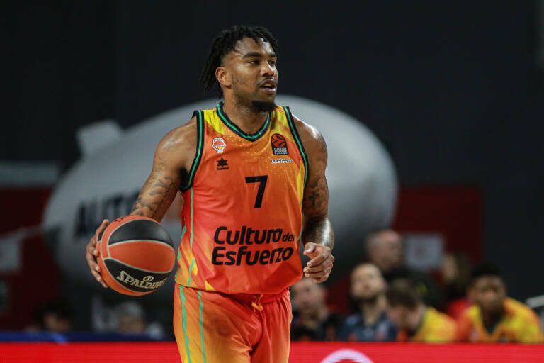 Chris Jones, cerca del Partizan