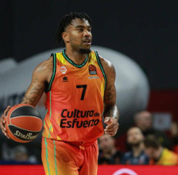 Chris Jones, cerca del Partizan
