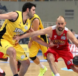 El Olympiacos sufre ante el AEK, el Panathinaikos fácil ante el Trikalla