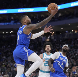 Los 50 puntos de Ball no sirven para ganar a los Bucks, 119-125