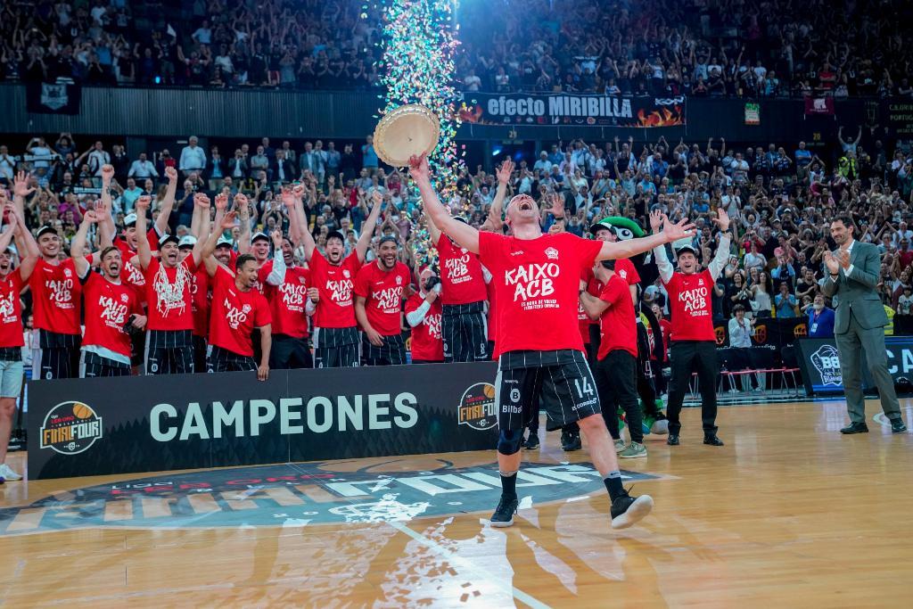 RETAbet Bilbao reescribe su historia con un nuevo ascenso (62-55)