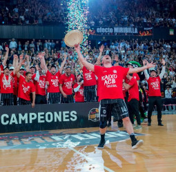 RETAbet Bilbao reescribe su historia con un nuevo ascenso (62-55)