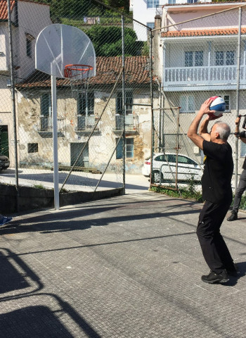 Nikos Galis deja atrás Pontedeume para llegar a Betanzos y completar la segunda etapa